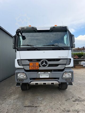 Fuel tanker Mercedes-Benz Actros 3341