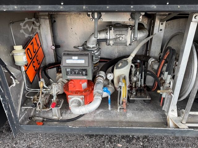 Fuel tanker Mercedes-Benz Actros 3341