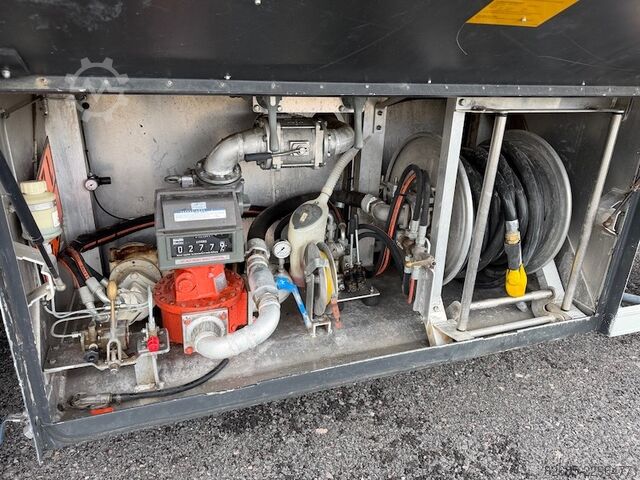 Fuel tanker Mercedes-Benz Actros 3341