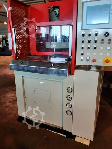 Injection molding machine TAYU TY- 550 - 2R