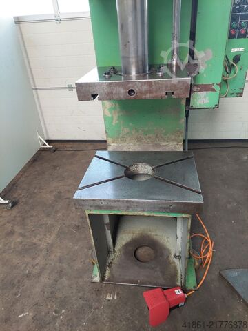 Hydraulic single column press ZEULENRODA 