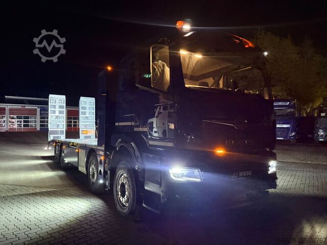 Autotransporter LKW MAN TGS 35.540  Maschinentransporter mit Rampen