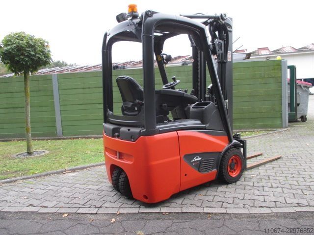 Electric 3-wheel forklift Linde E12-02