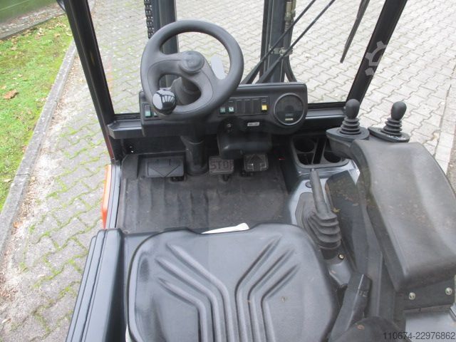 Electric 4-wheel forklift Linde E25-02