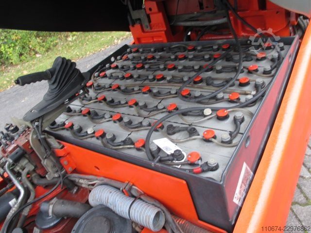 Electric 4-wheel forklift Linde E25-02
