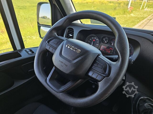 Suitcase IVECO DAILY 35S12 Bakwagen Laadklep!