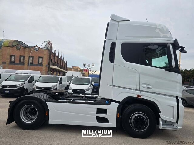 Standard road tractor Ford Ford Fmax 500 anno 2023 km118000 con Adr