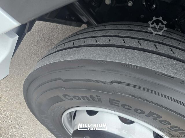 Standard road tractor Ford Ford Fmax 500 anno 2023 km118000 con Adr