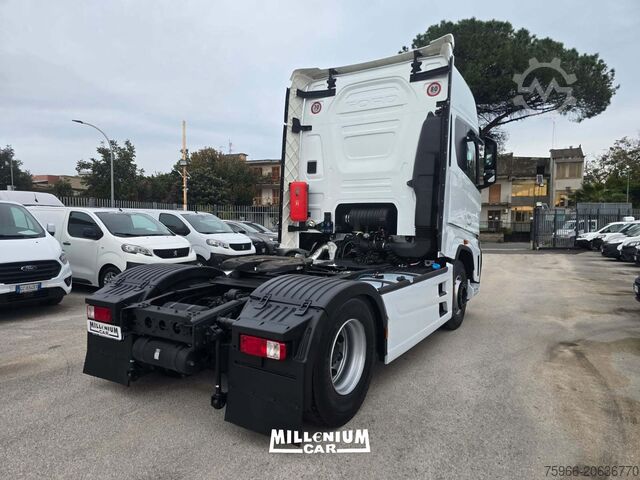 Standard road tractor Ford Ford Fmax 500 anno 2023 km118000 con Adr