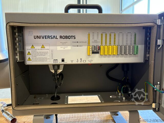 Industrial robot Universal Robots UR10e