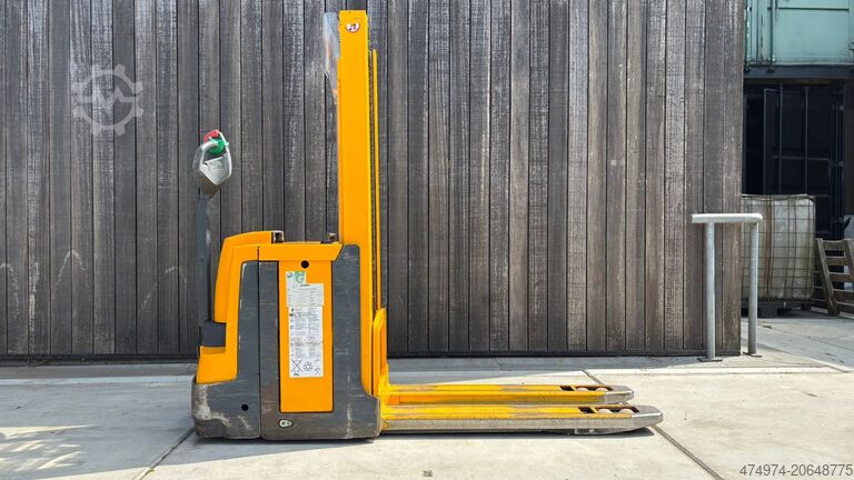 Manual double lift stacker Jungheinrich EJD 220