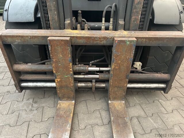 Four-wheel forklift Linde H50T