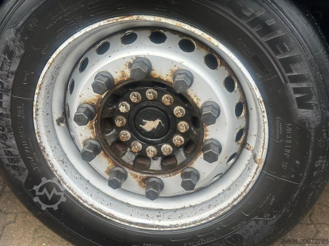 Auflieger mit Pritsche & Plane SCHMITZ CARGOBULL SCB S3T Mega Hubdach Edscha Liftachse