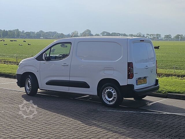 OPEL COMBO 1.5 automaat, airco, navi, pdc, zijdeur OPEL COMBO 1.5 automaat, airco, navi, pdc, zijdeur