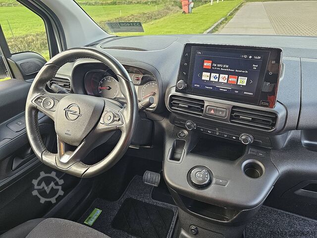 OPEL COMBO 1.5 automaat, airco, navi, pdc, zijdeur OPEL COMBO 1.5 automaat, airco, navi, pdc, zijdeur
