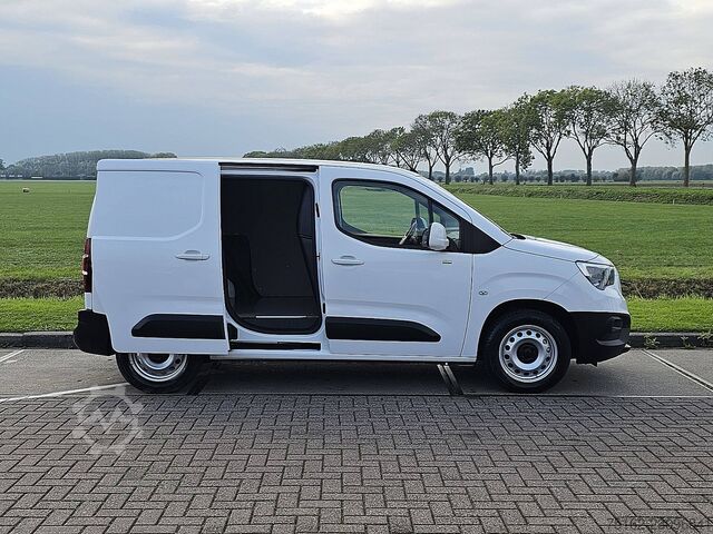 OPEL COMBO 1.5 automaat, airco, navi, pdc, zijdeur OPEL COMBO 1.5 automaat, airco, navi, pdc, zijdeur