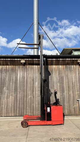 Electric pallet truck with freelift, lifting height 4700 mm LOC MA130 GPFR SP