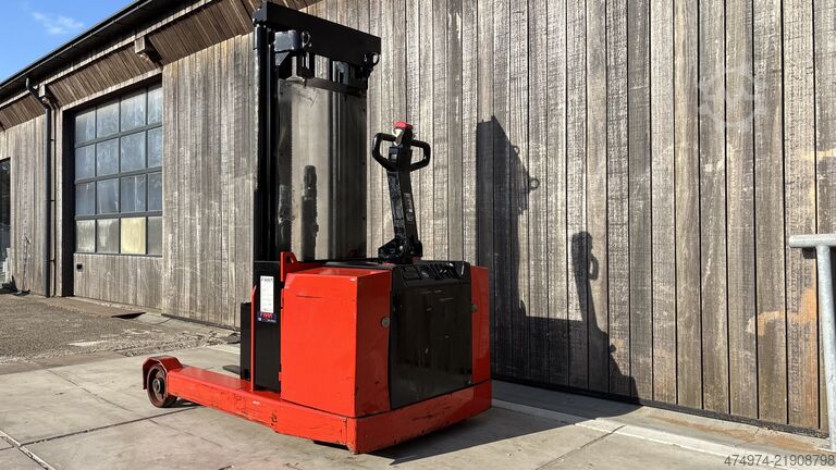 Electric pallet truck with freelift, lifting height 4700 mm LOC MA130 GPFR SP