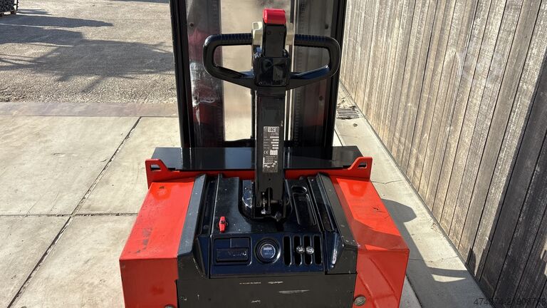 Electric pallet truck with freelift, lifting height 4700 mm LOC MA130 GPFR SP
