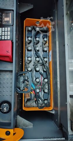 Palettenstapler Jungheinrich EJC 214