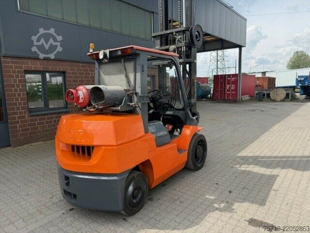 Van Toyota 7FGCU55 Triplex-Mast / 5tonnen