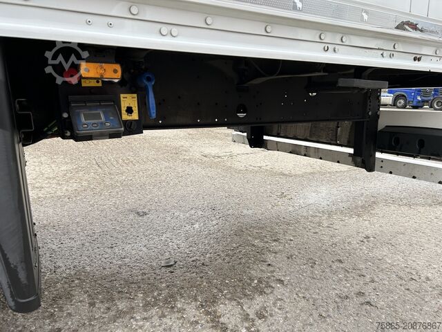 Box body Schmitz Cargobull SCB S3B / Box Trailer / 2x Liftaxle / APK TUV 0...