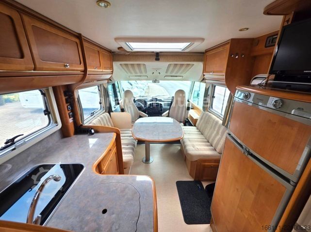 Integriertes Wohnmobil RAPIDO 986F M - Festbett/Hubbett -  - Solar