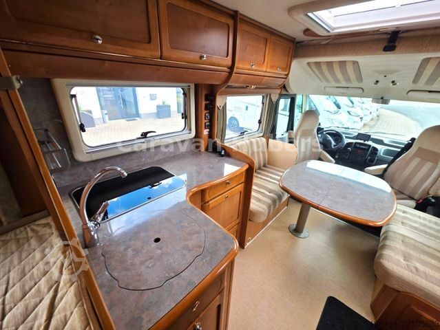 Integriertes Wohnmobil RAPIDO 986F M - Festbett/Hubbett -  - Solar