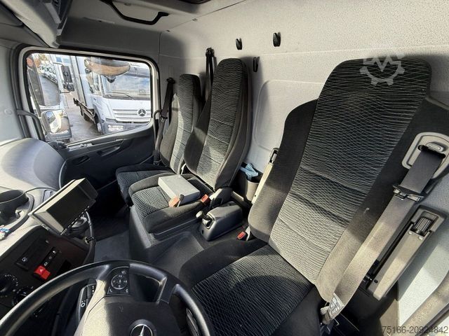 Box van MERCEDES-BENZ ATEGO 821 L Koffer 6,10 m LBW BÄR 1 T*2 X AHK