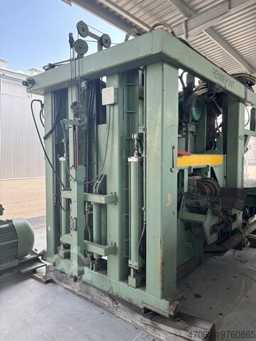 Debarking machine
