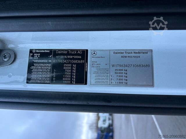 Standard tractor Mercedes-Benz Actros L 2542 Gigaspace 6x2 / 434 dkm / NL Truc...