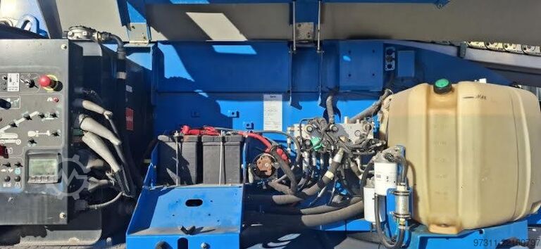 Telescopic boom lift Genie S-85