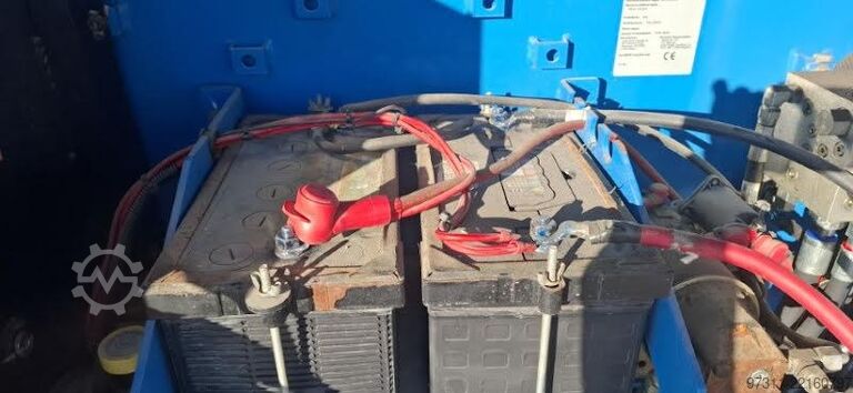 Telescopic boom lift Genie S-85