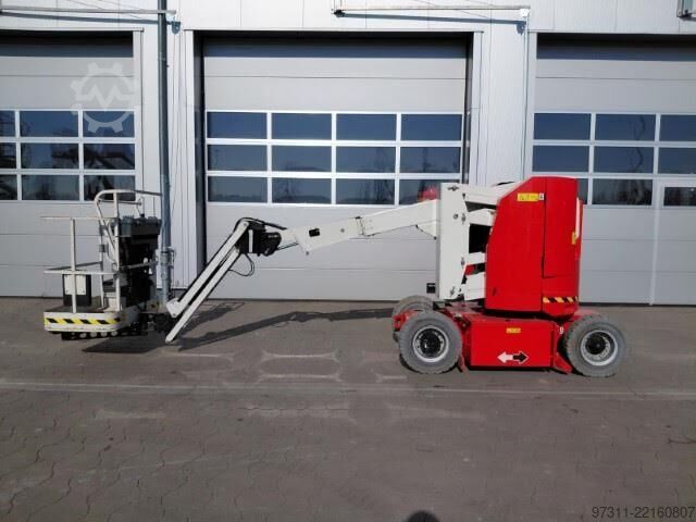 Articulated boom lift JLG E300AJP