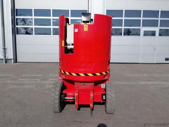 Articulated boom lift JLG E300AJP