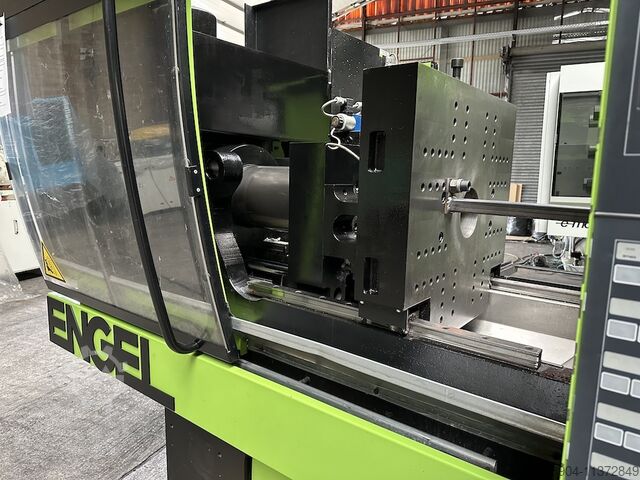 Injection molding machine Engel 200/80 Tech CC200 m. Geiger Robot