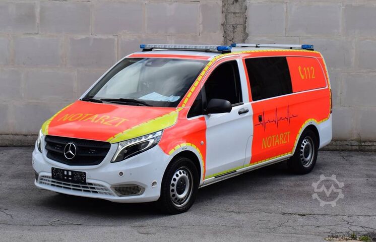 Rettungswagen Mercedes-Benz Vito 4x4 Notarzt Einsatzfahrzeug NEF