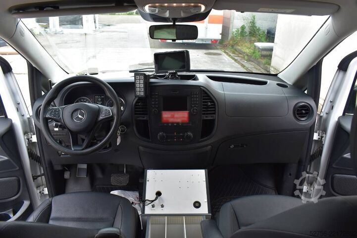 Rettungswagen Mercedes-Benz Vito 4x4 Notarzt Einsatzfahrzeug NEF