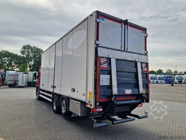 Suitcase Volvo FM 370 Globetrotter 6x2*4 - Box with sidedoors ...