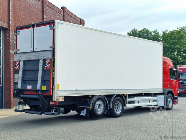 Suitcase Volvo FM 370 Globetrotter 6x2*4 - Box with sidedoors ...