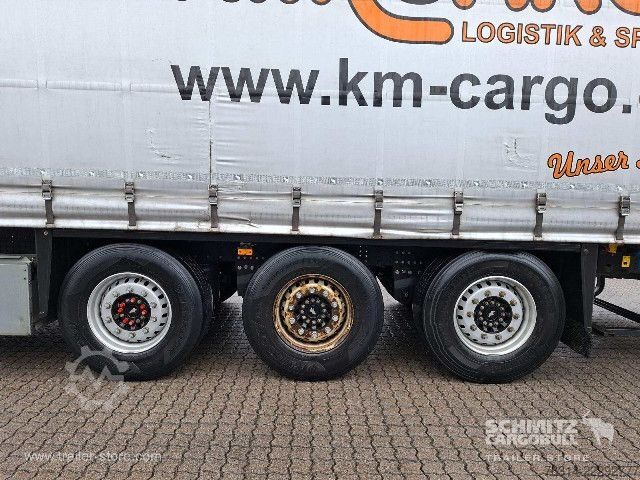 Auflieger mit Pritsche & Plane Schmitz Cargobull Curtainsider Standard Getränke