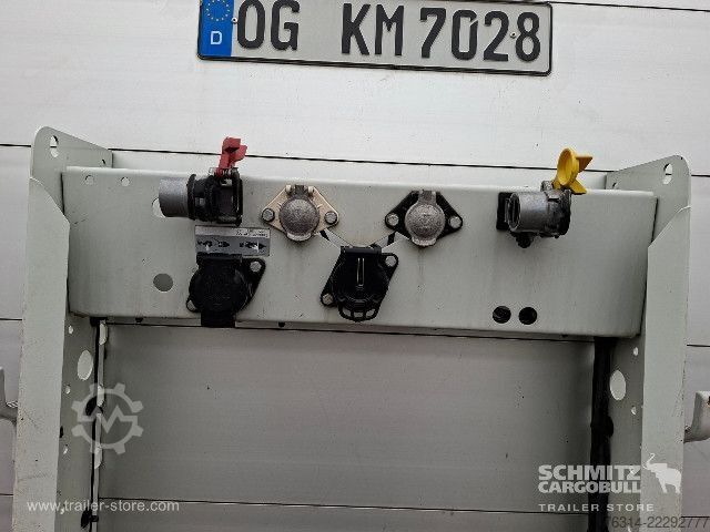 Auflieger mit Pritsche & Plane Schmitz Cargobull Curtainsider Standard Getränke