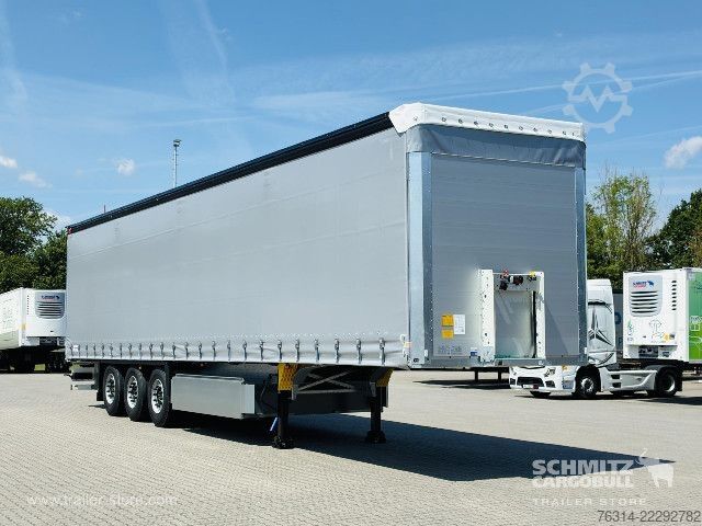 Auflieger mit Pritsche & Plane Schmitz Cargobull Curtainsider Standard Getränke