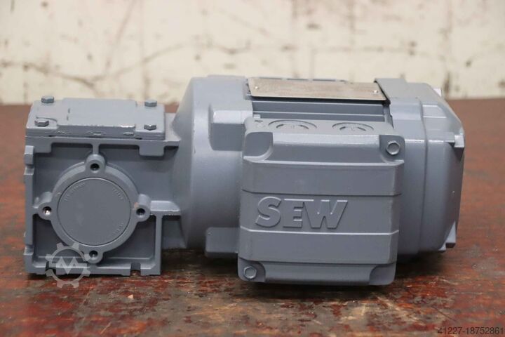 Gear motor 0.12 kW 23 rpm SEW-Eurodrive WF10 DRN63MS4