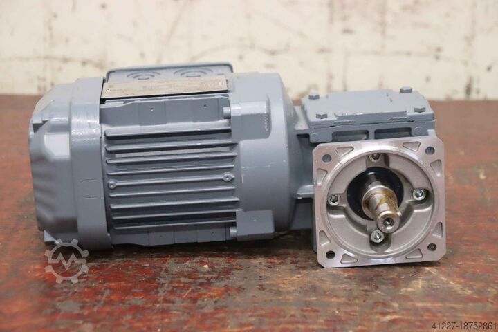 Gear motor 0.12 kW 23 rpm SEW-Eurodrive WF10 DRN63MS4