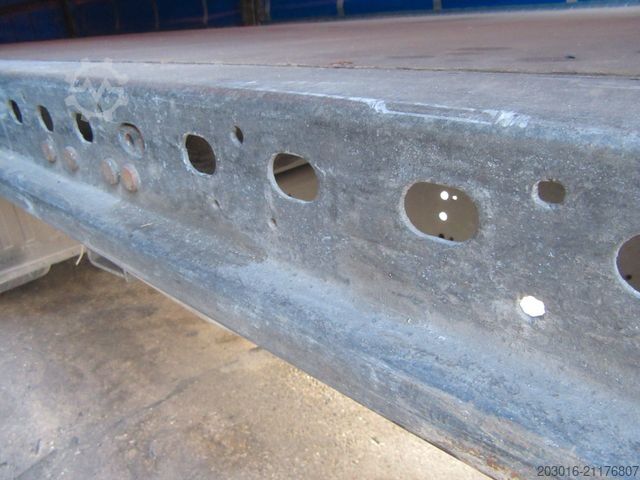 Auflieger mit Pritsche & Plane SCHMITZ CARGOBULL Mega Varios Bremsbeläge 90%Reifen 60% NEUE PLANE