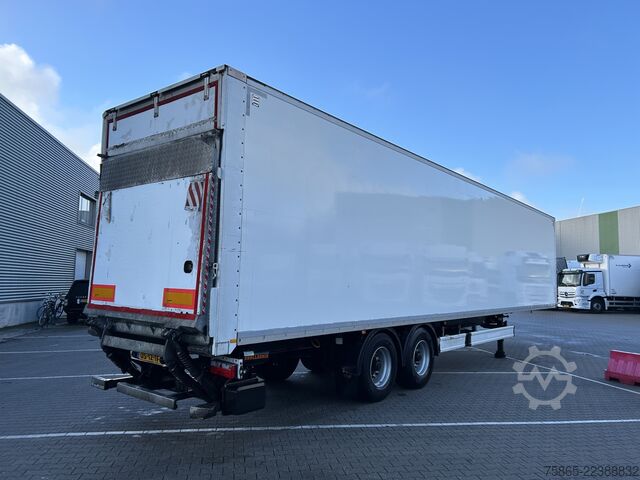 Koffer Kässbohrer Maxima XJ2 / Box / Laadklep 2500 kg / Liftas