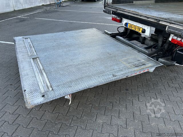 Koffer Kässbohrer Maxima XJ2 / Box / Laadklep 2500 kg / Liftas