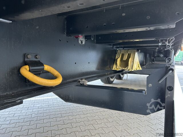 Koffer Kässbohrer Maxima XJ2 / Box / Laadklep 2500 kg / Liftas