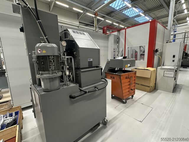 Universal-Bearbeitungszentrum HERMLE C22-U mit RS2
